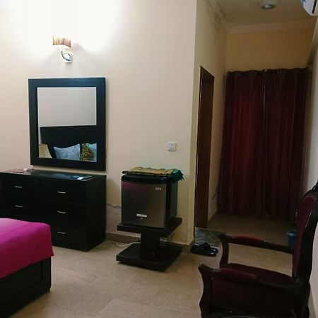 Royal Galaxy Bed & Breakfast Islamabad - For Families Only Exterior foto