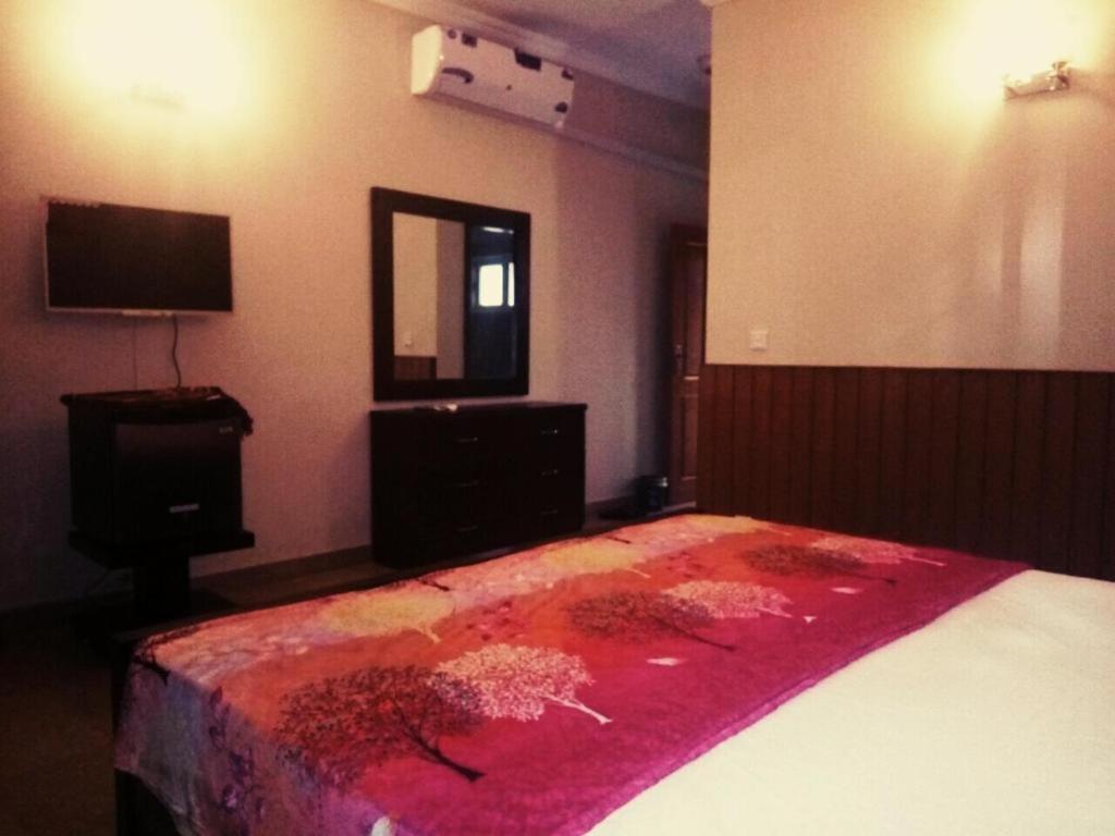Royal Galaxy Bed & Breakfast Islamabad - For Families Only Exterior foto