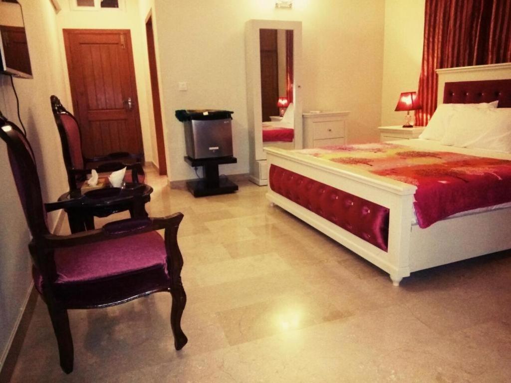 Royal Galaxy Bed & Breakfast Islamabad - For Families Only Exterior foto